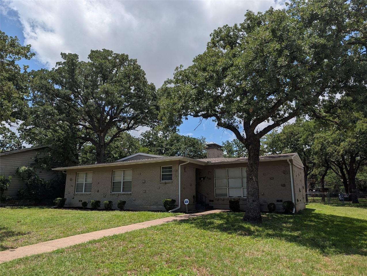 4800 Dunlap Dr - Photo 2 of 20