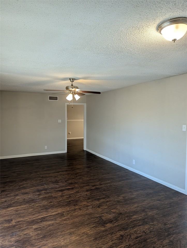 4800 Dunlap Dr - Photo 3 of 20