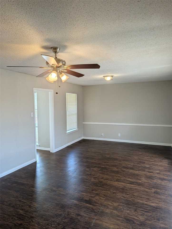 4800 Dunlap Dr - Photo 4 of 20