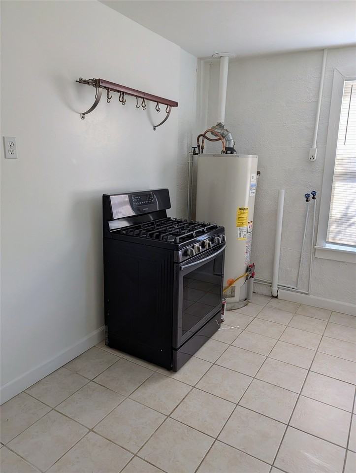 1701 Meridian Ave - Photo 3 of 9