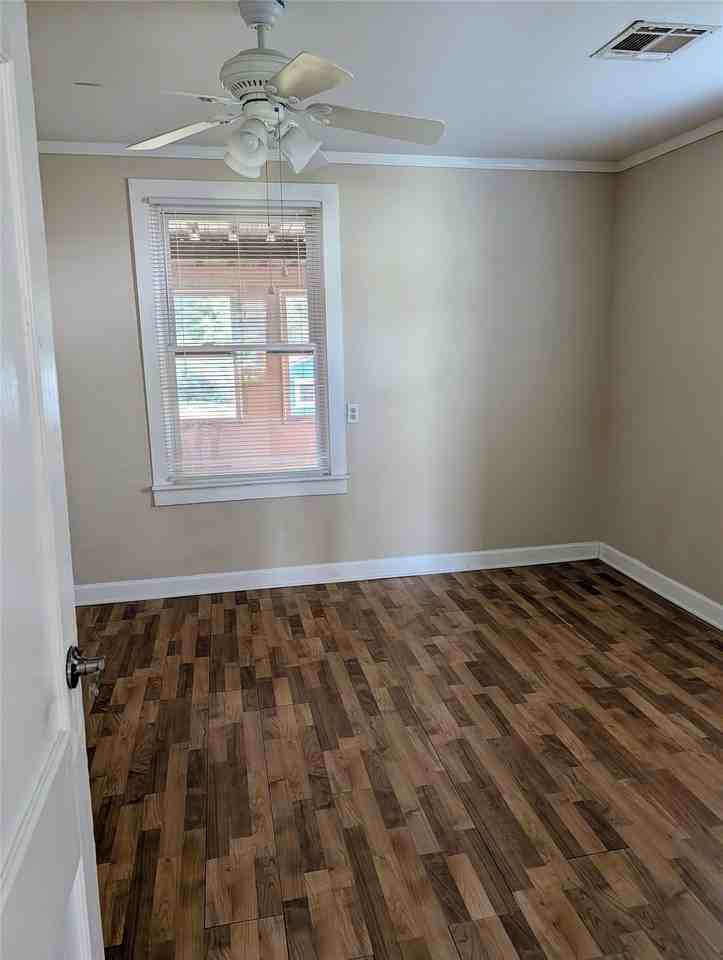 1701 Meridian Ave - Photo 5 of 9