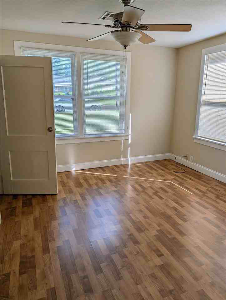 1701 Meridian Ave - Photo 6 of 9