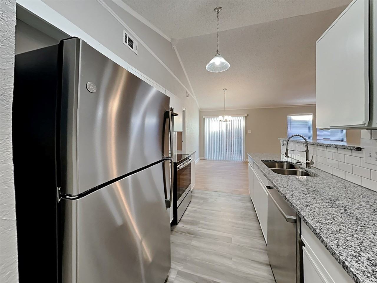 328 Teakwood Ln - Photo 3 of 17