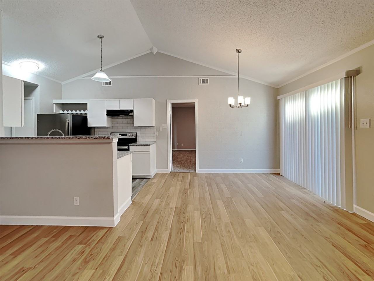 328 Teakwood Ln - Photo 4 of 17