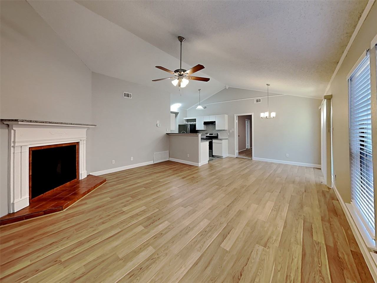 328 Teakwood Ln - Photo 5 of 17