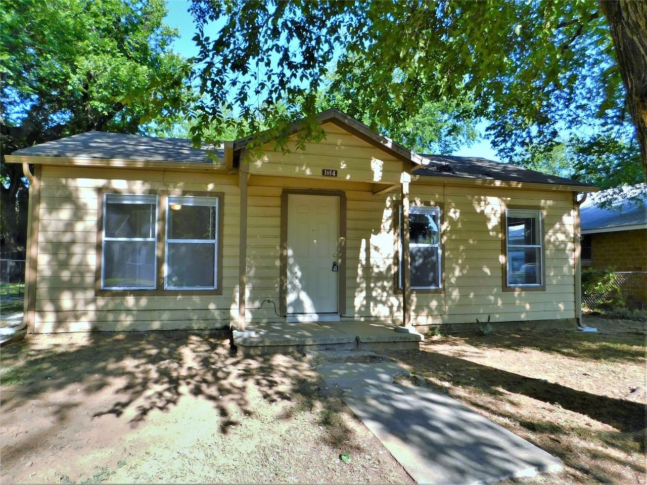 1014 Peak St - Photo 2 of 25