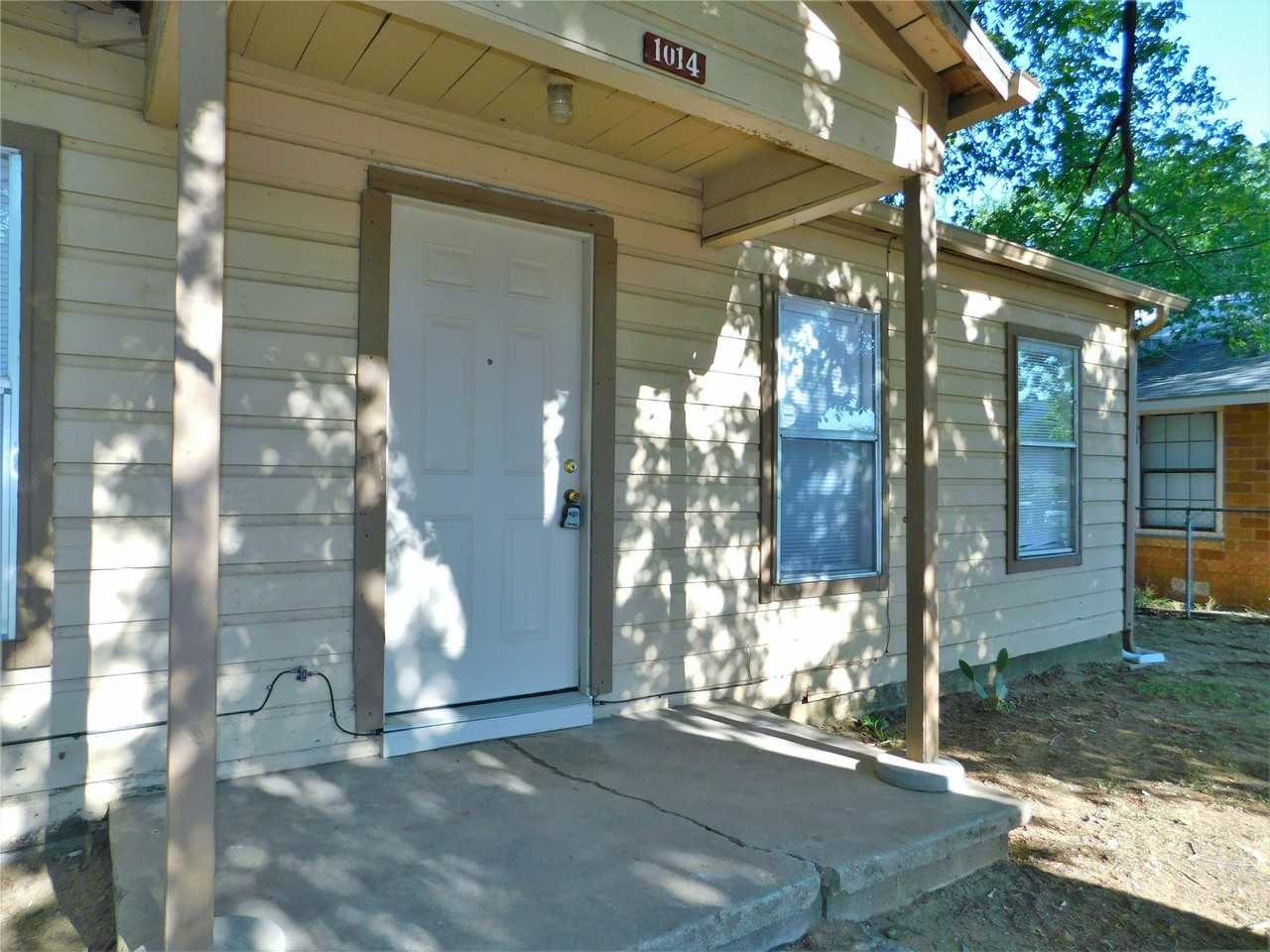 1014 Peak St - Photo 3 of 25
