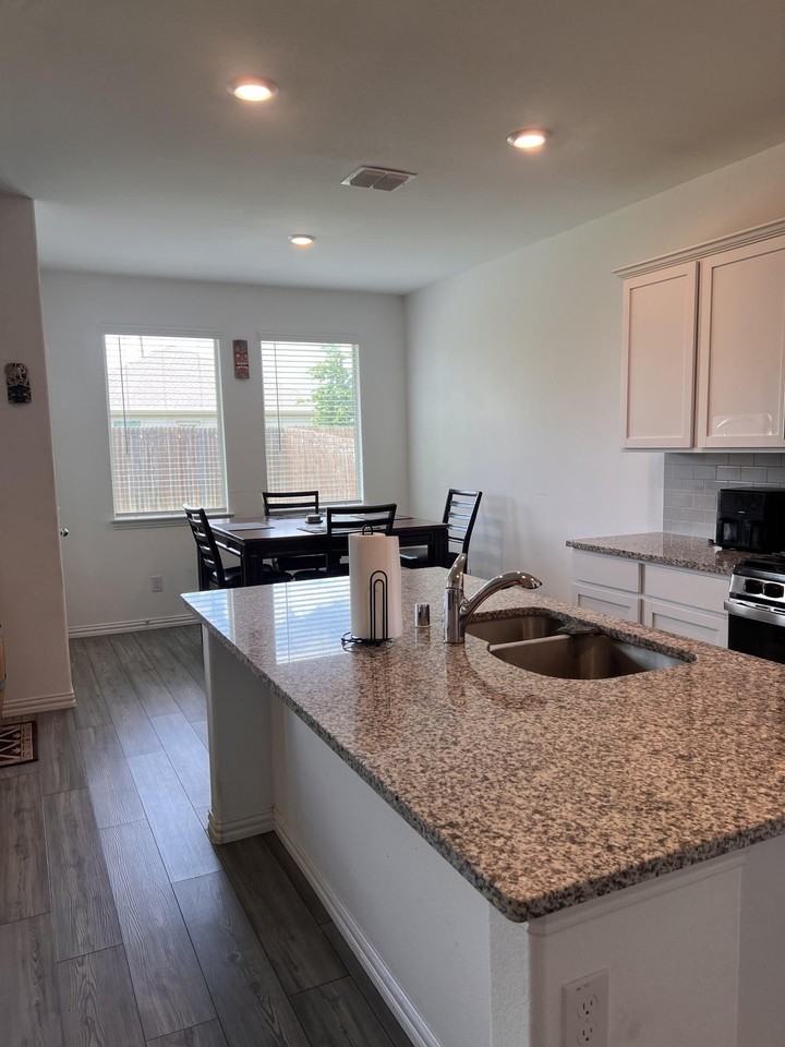 1520 Averypointe Dr - Photo 3 of 20