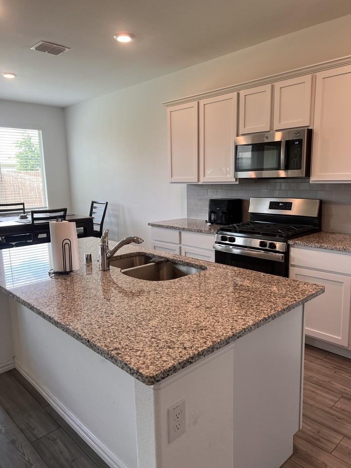 1520 Averypointe Dr - Photo 4 of 20
