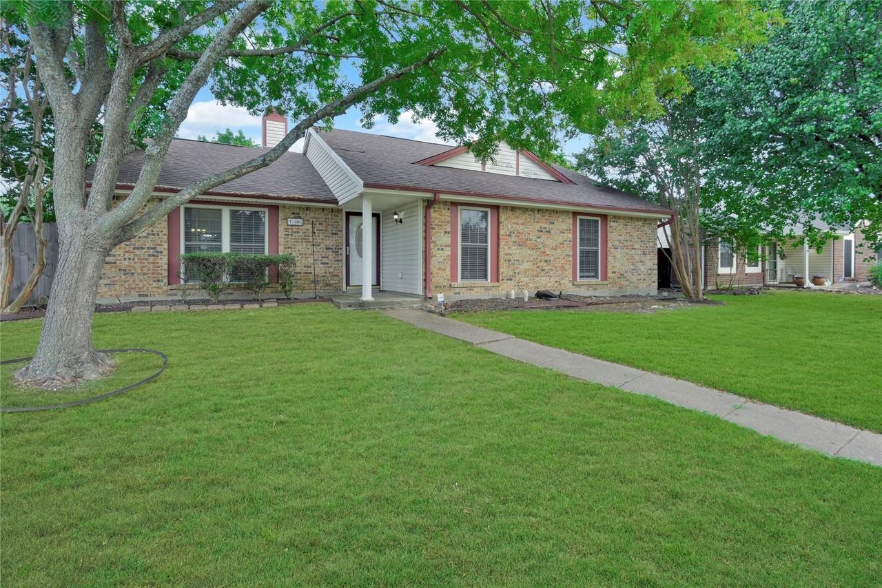 1306 Clearview Dr - Photo 3 of 26