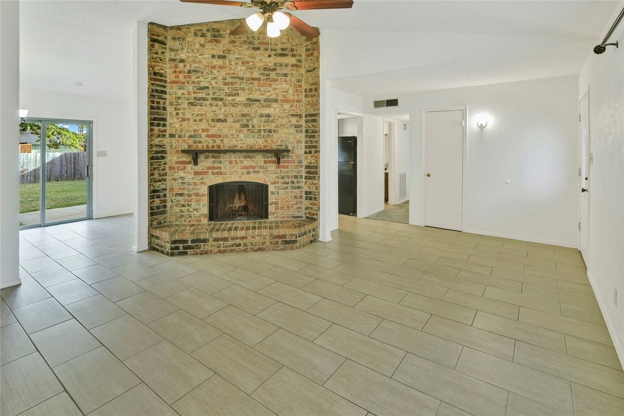 1306 Clearview Dr - Photo 7 of 26