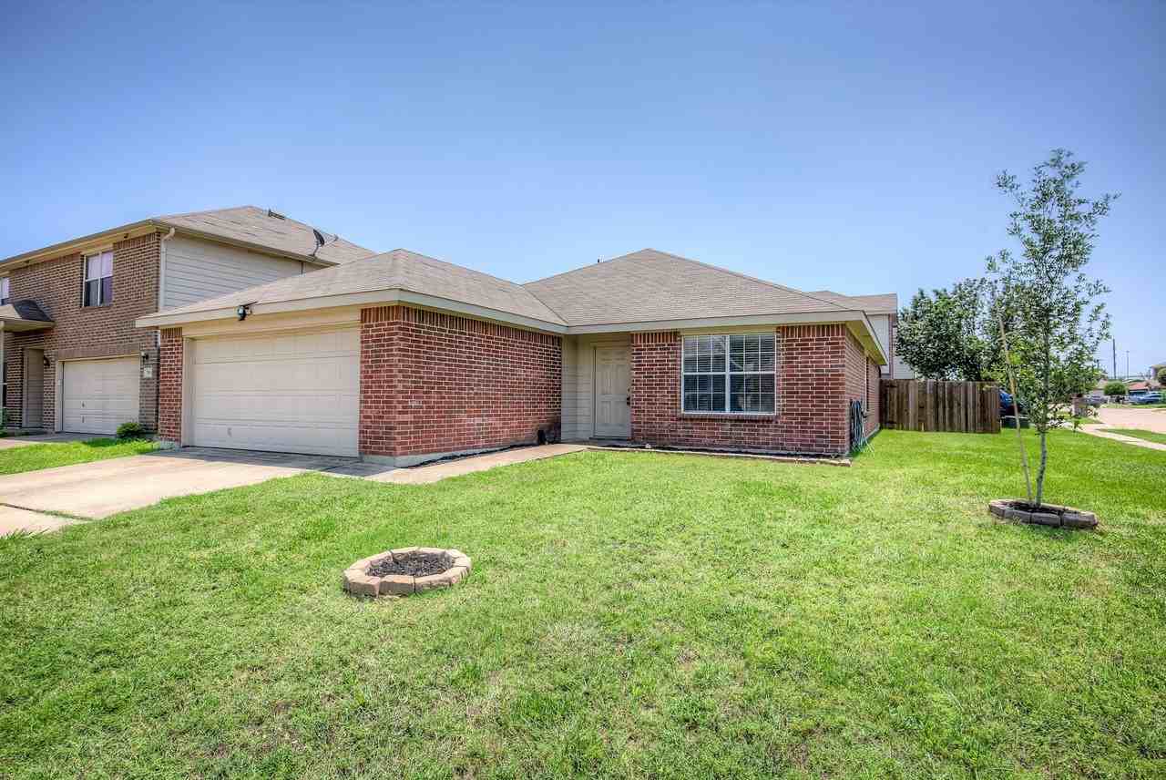 7000 Sylvan Meadows Dr - Photo 3 of 37