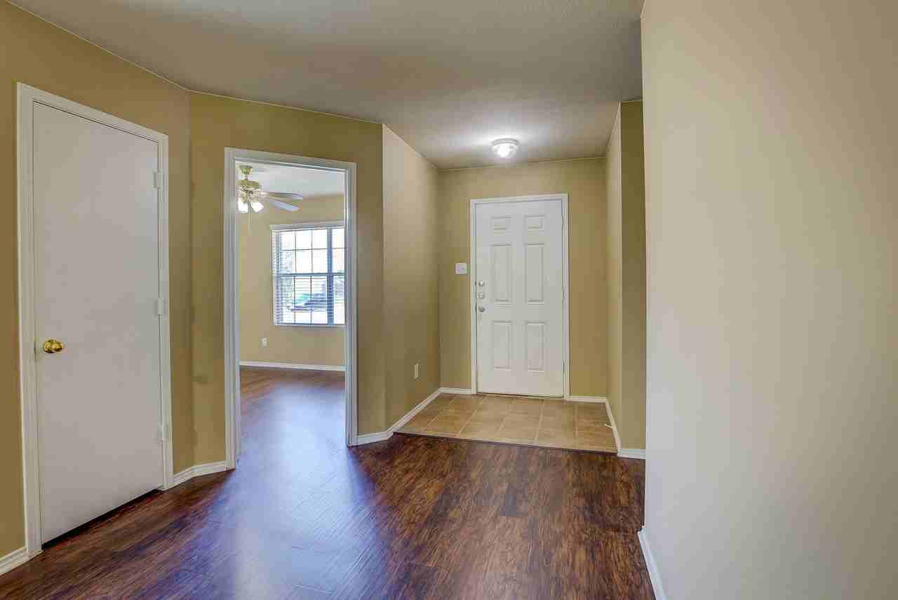 7000 Sylvan Meadows Dr - Photo 4 of 37