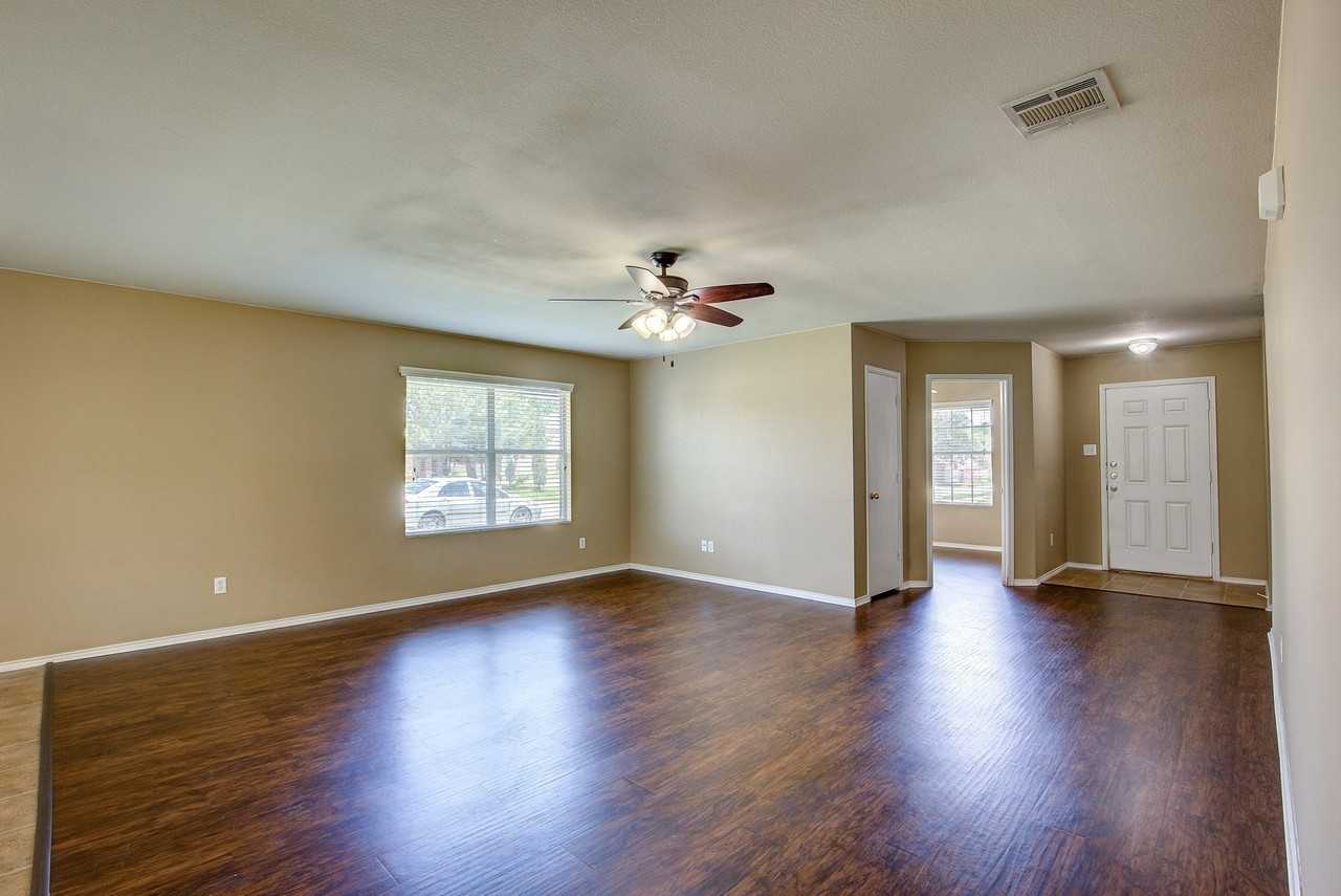 7000 Sylvan Meadows Dr - Photo 6 of 37