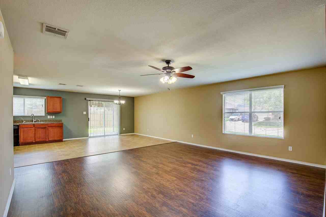 7000 Sylvan Meadows Dr - Photo 7 of 37