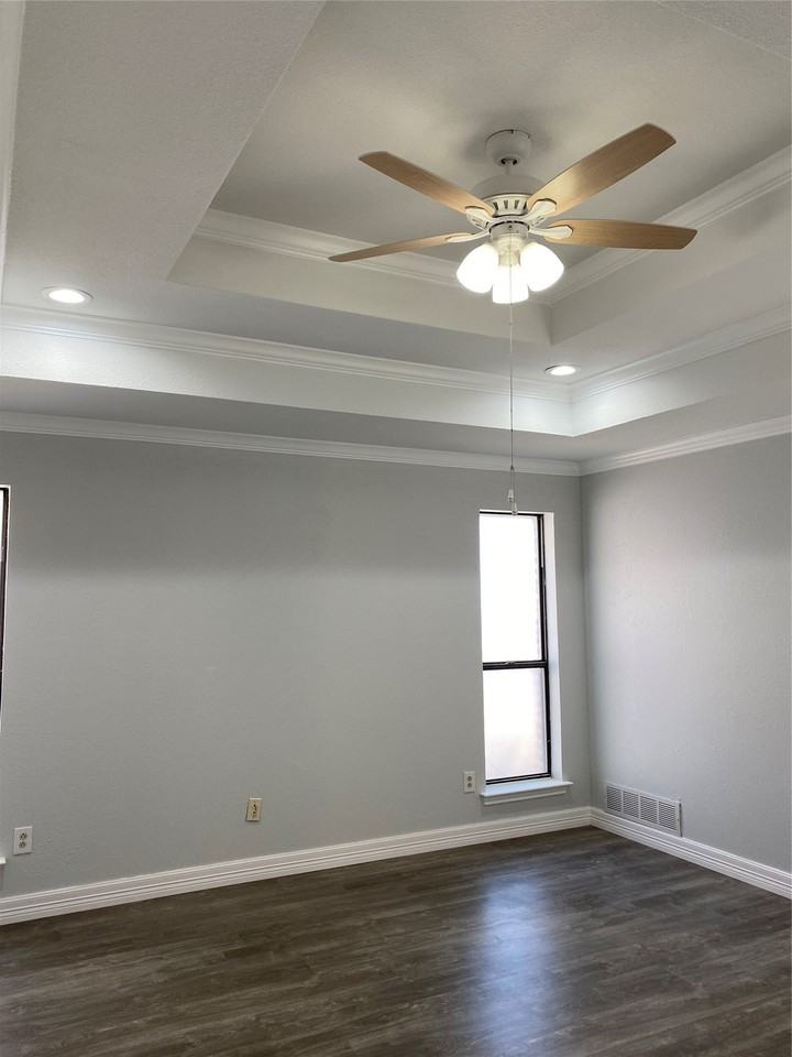 2104 Apple Valley Rd - Photo 3 of 16