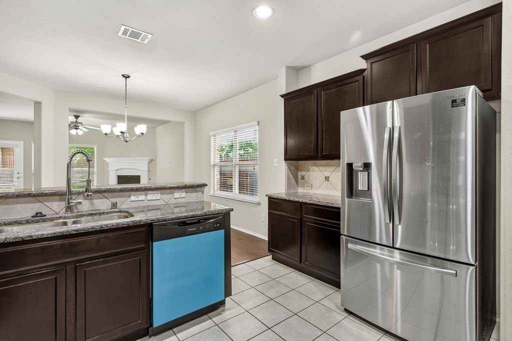 9813 Moccasin Creek Ln - Photo 6 of 25