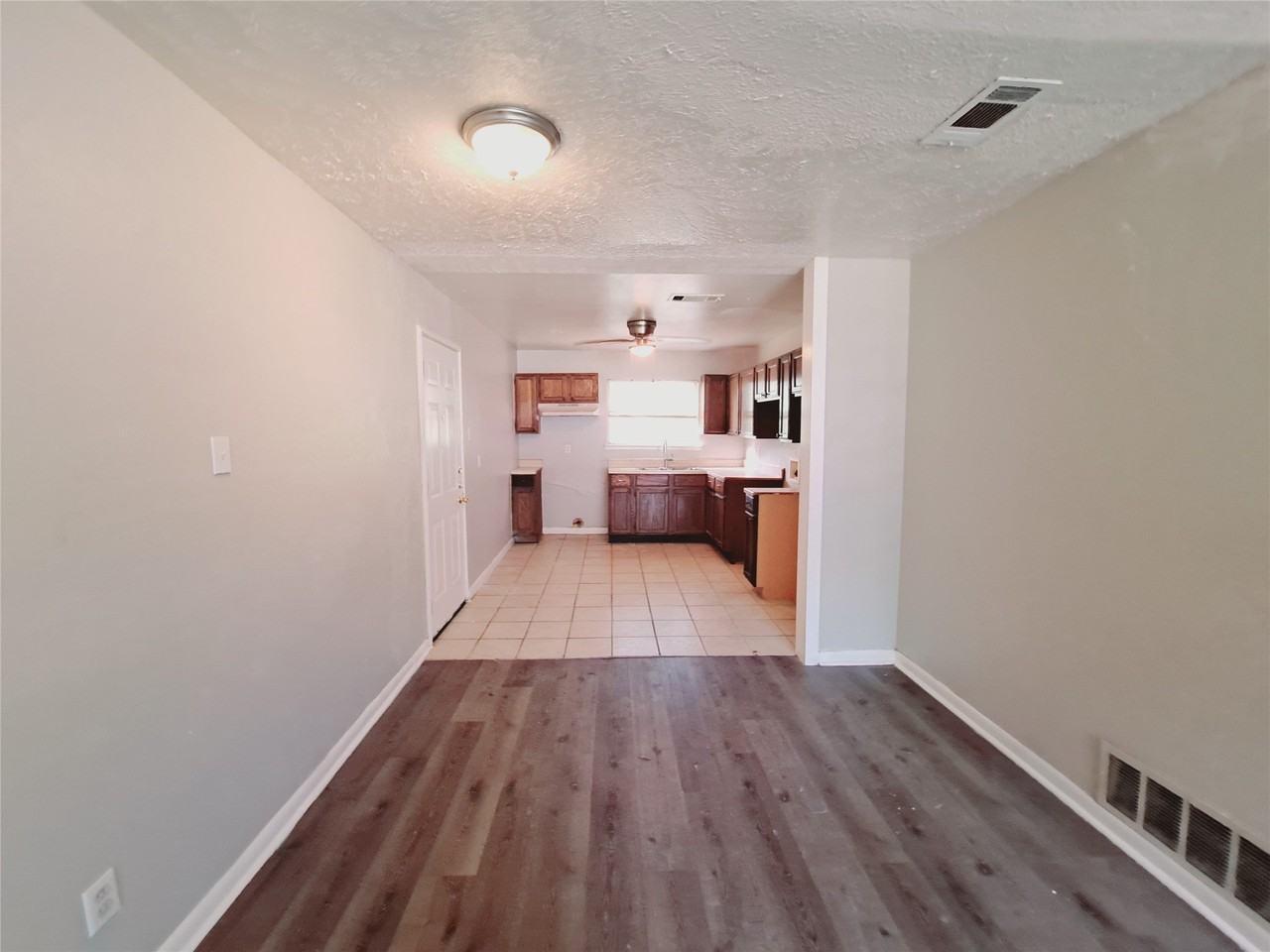 3831 Castle Hills Dr - Photo 5 of 15