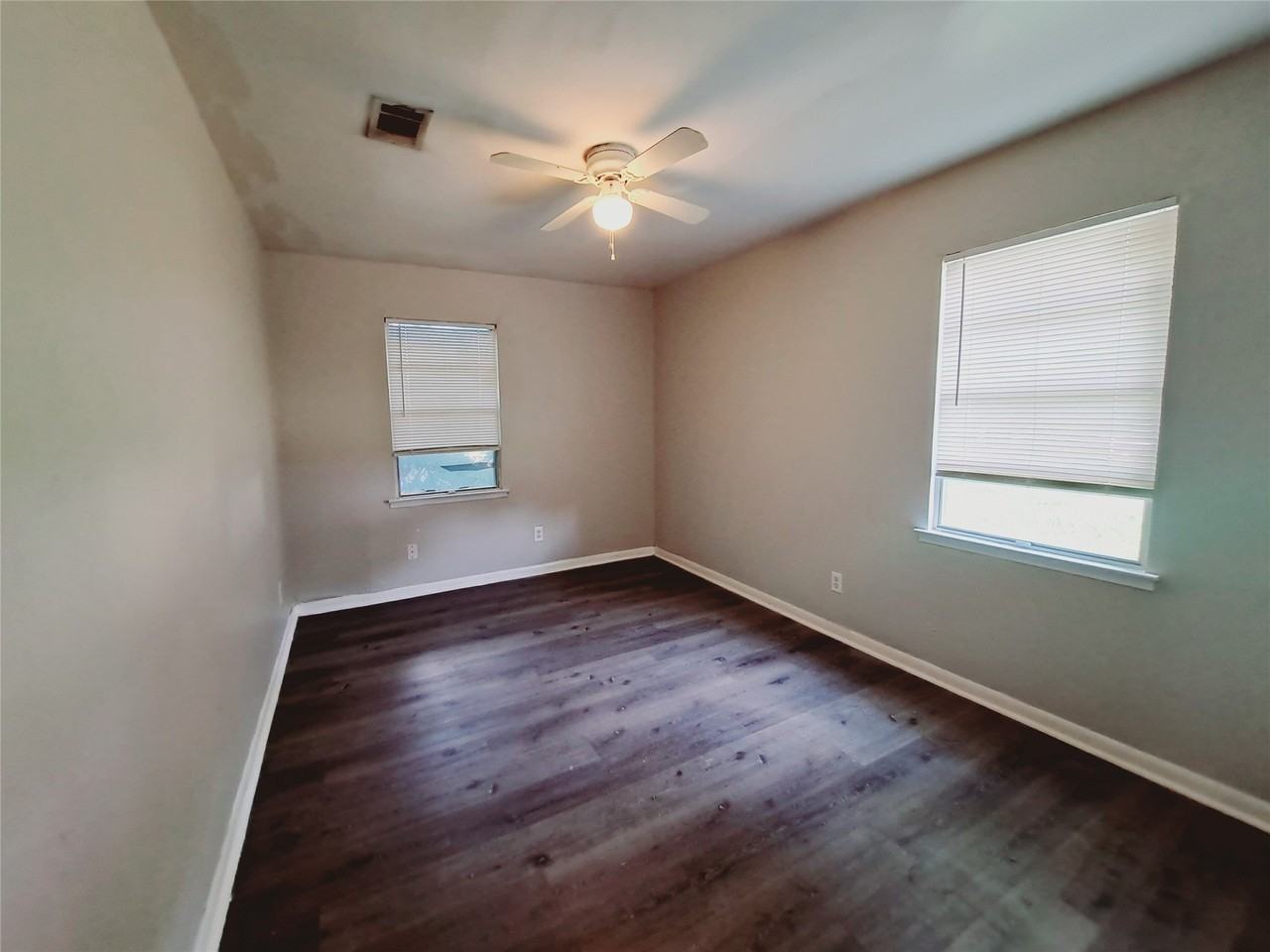 3831 Castle Hills Dr - Photo 7 of 15