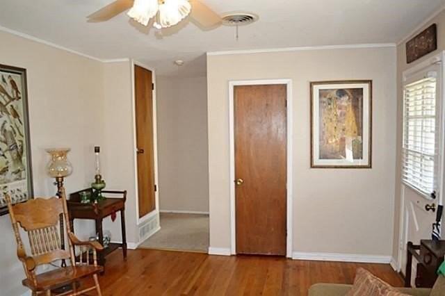 1716 Redwood Pl - Photo 2 of 9