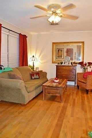 1716 Redwood Pl - Photo 3 of 9