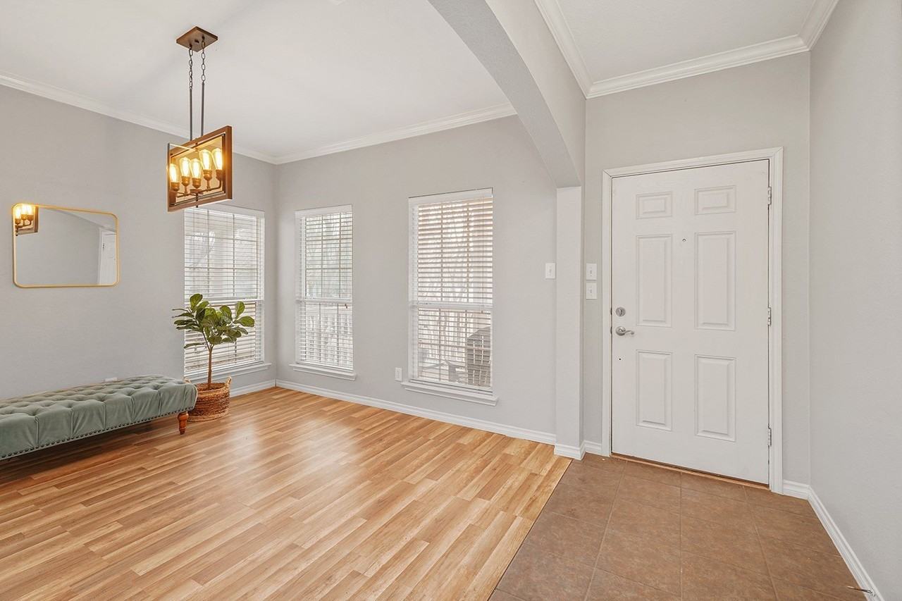1153 King George Ln - Photo 6 of 35