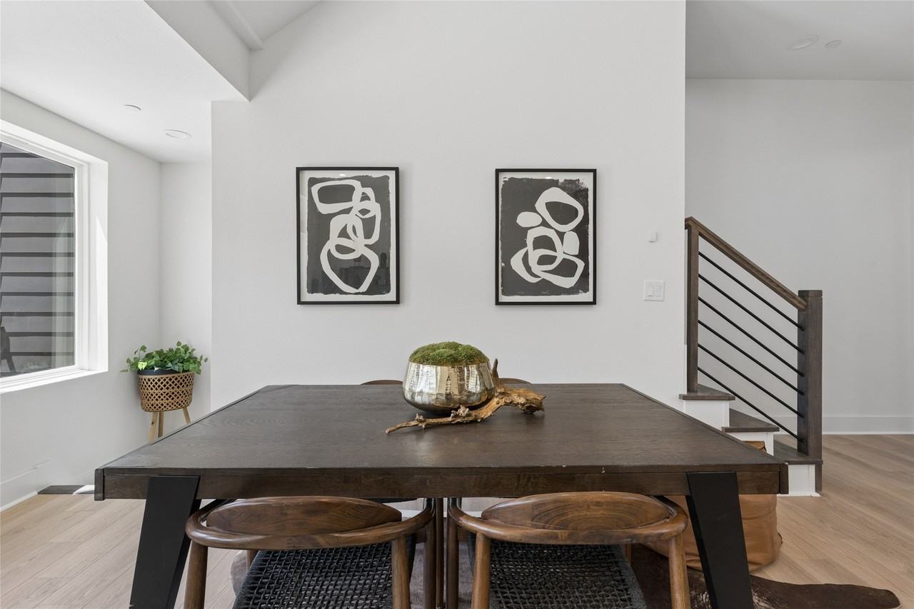 2202 N Carroll Ave #104 - Photo 7 of 40