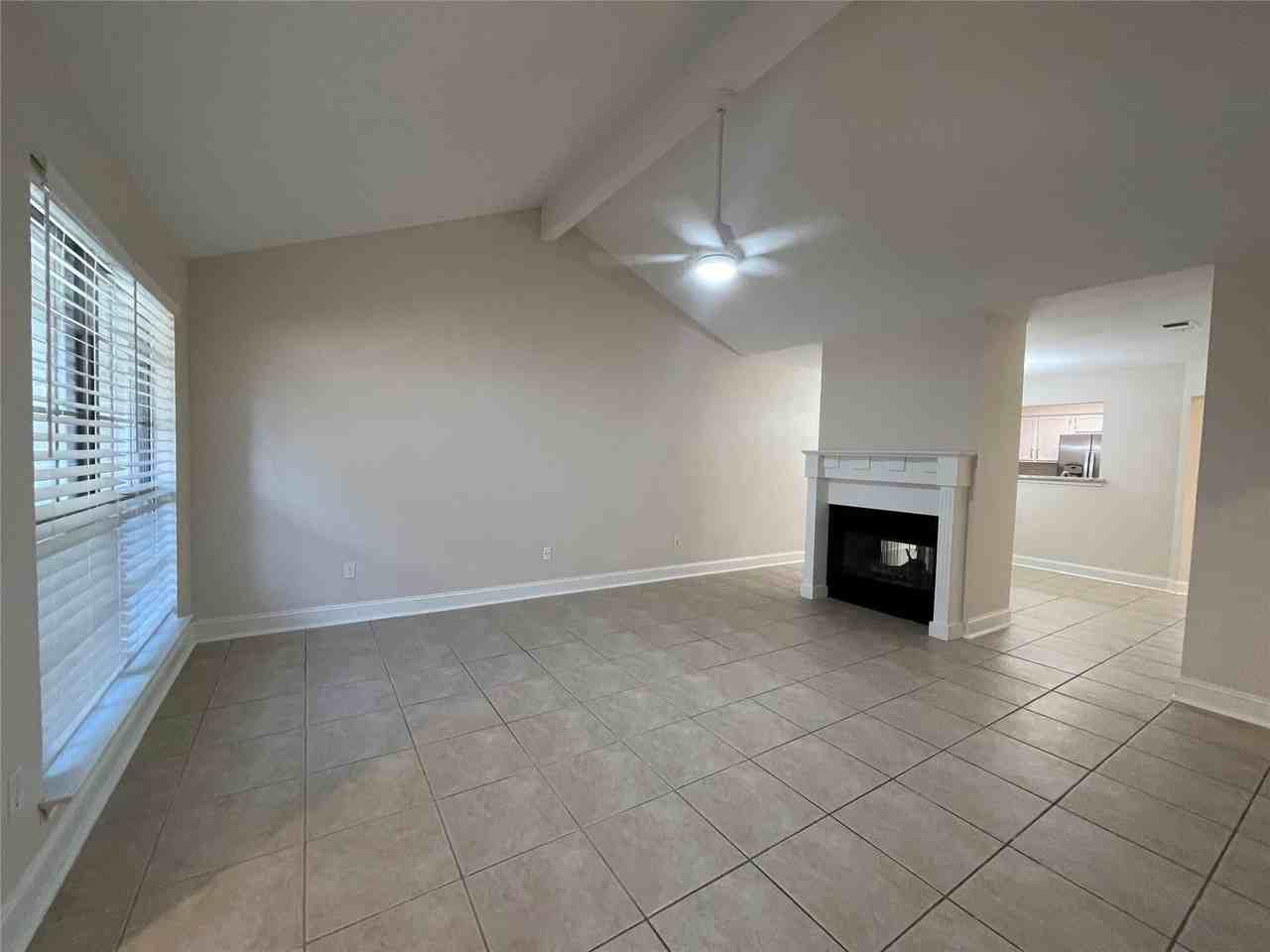 2916 Kathleen Ln - Photo 3 of 33