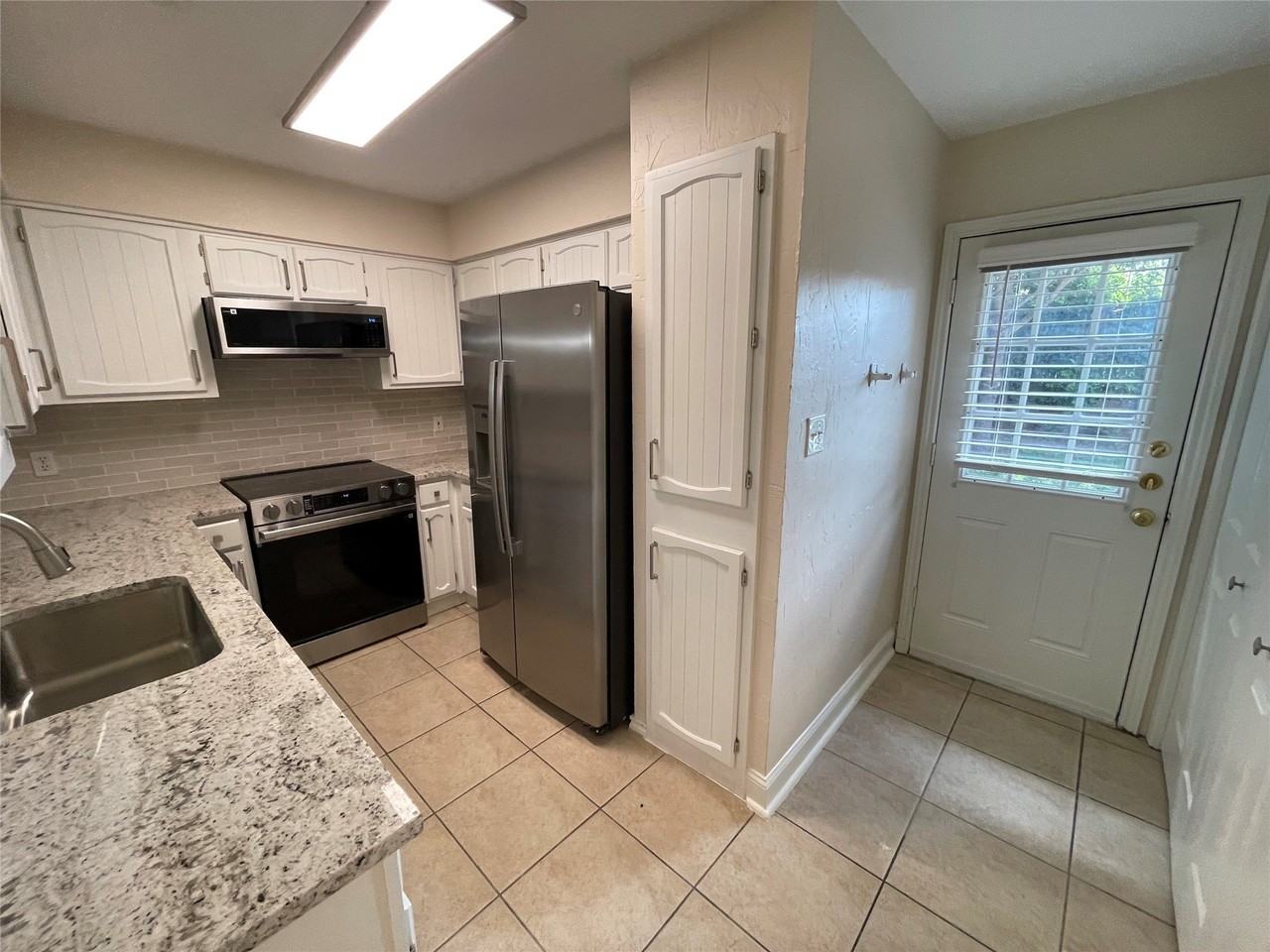 2916 Kathleen Ln - Photo 6 of 33