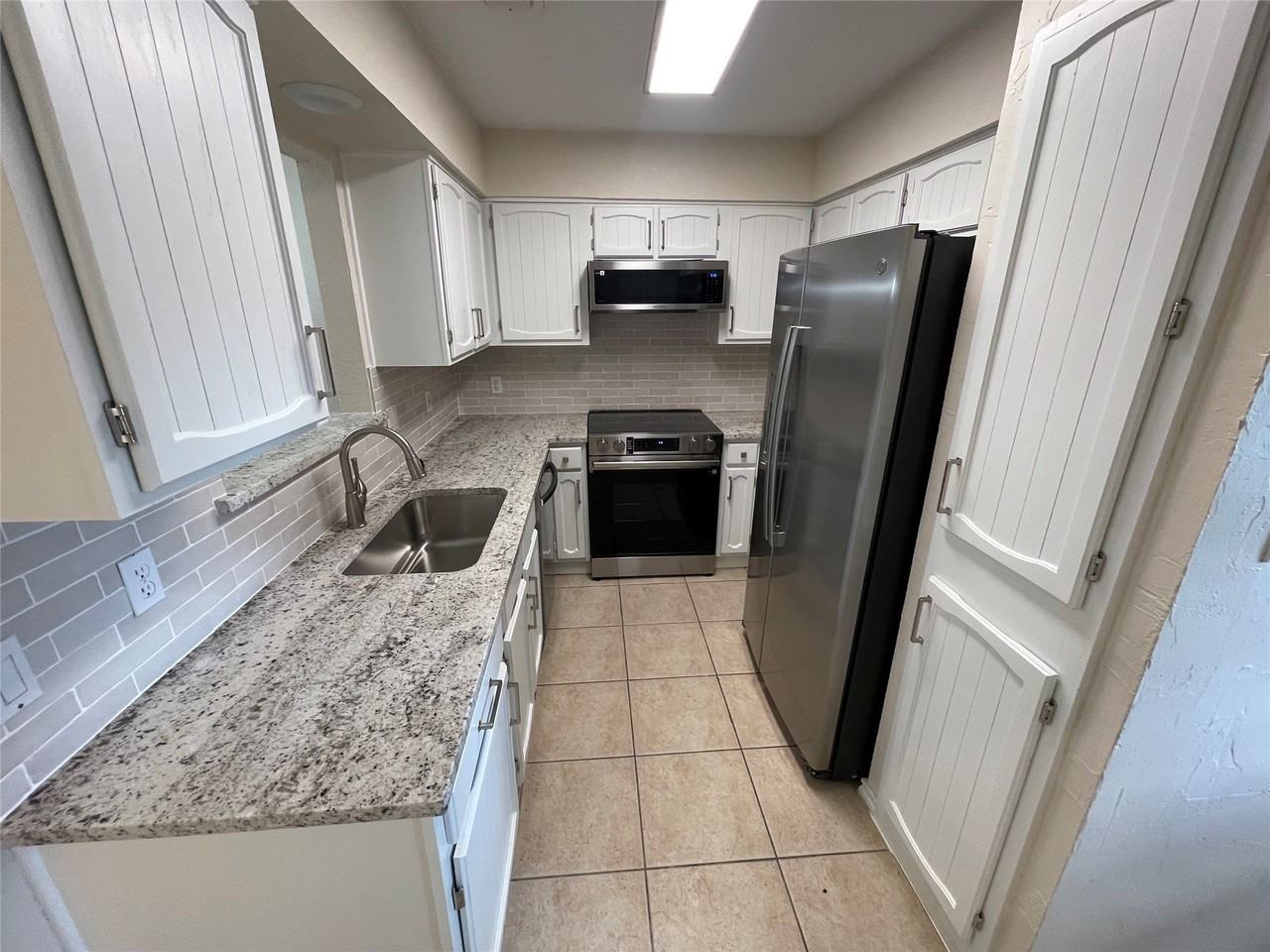 2916 Kathleen Ln - Photo 7 of 33