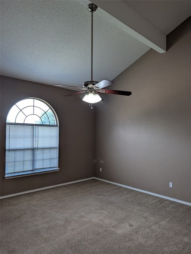 700 Flamingo Dr - Photo 5 of 25