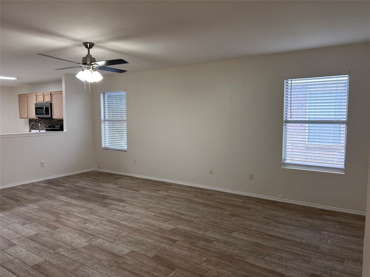 1438 Eastview Dr - Photo 5 of 15