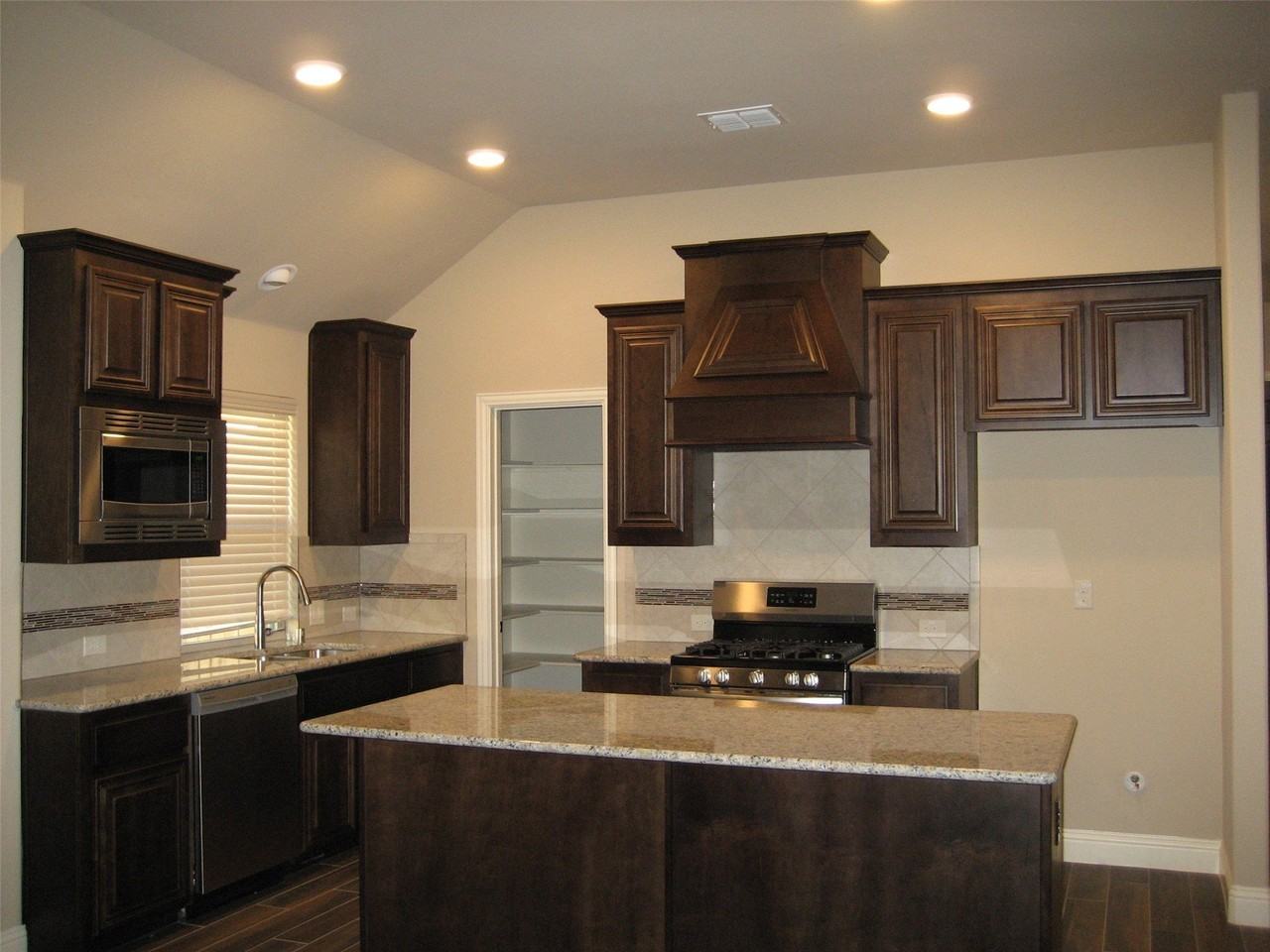 1729 Spoonbill Dr - Photo 3 of 28