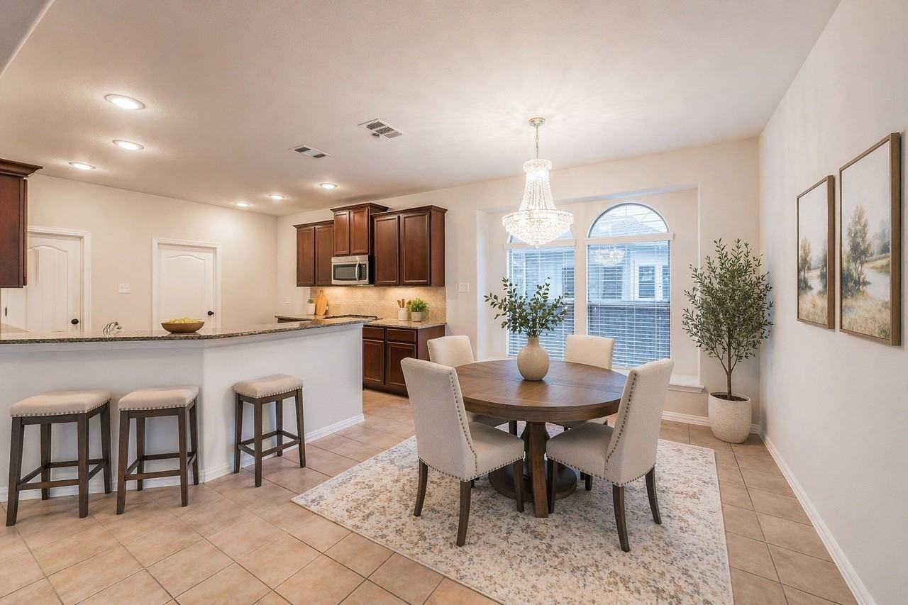 1640 Bradford Grove Trl - Photo 4 of 40