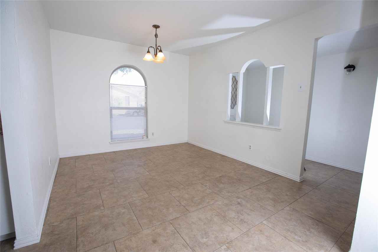 4705 Largo Trl - Photo 4 of 20