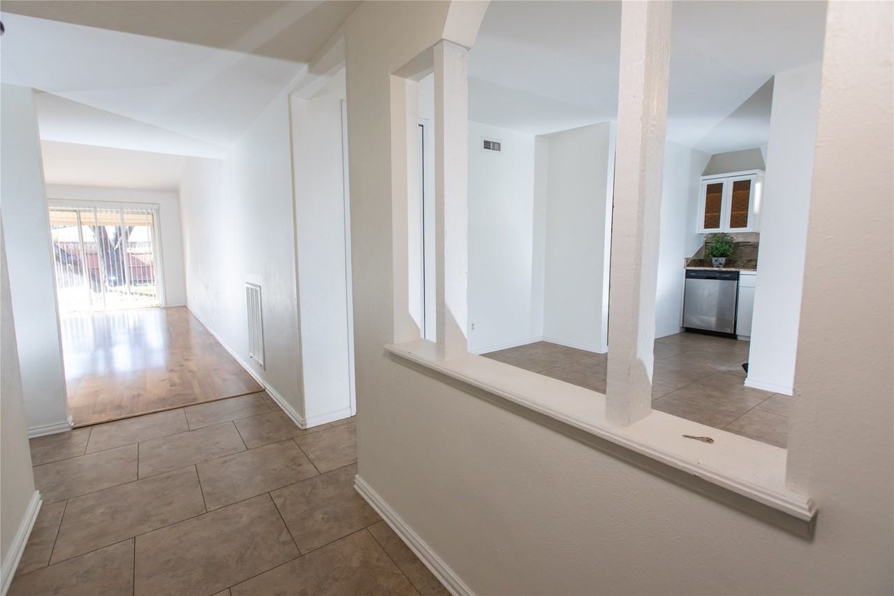 4705 Largo Trl - Photo 5 of 20