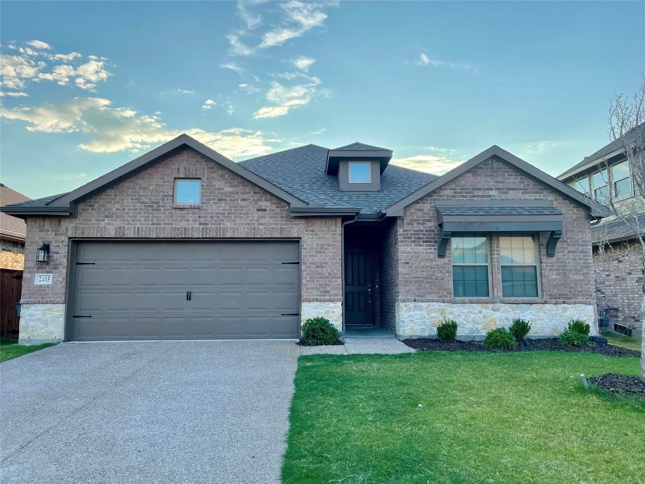 2405 Lovegrass Ln