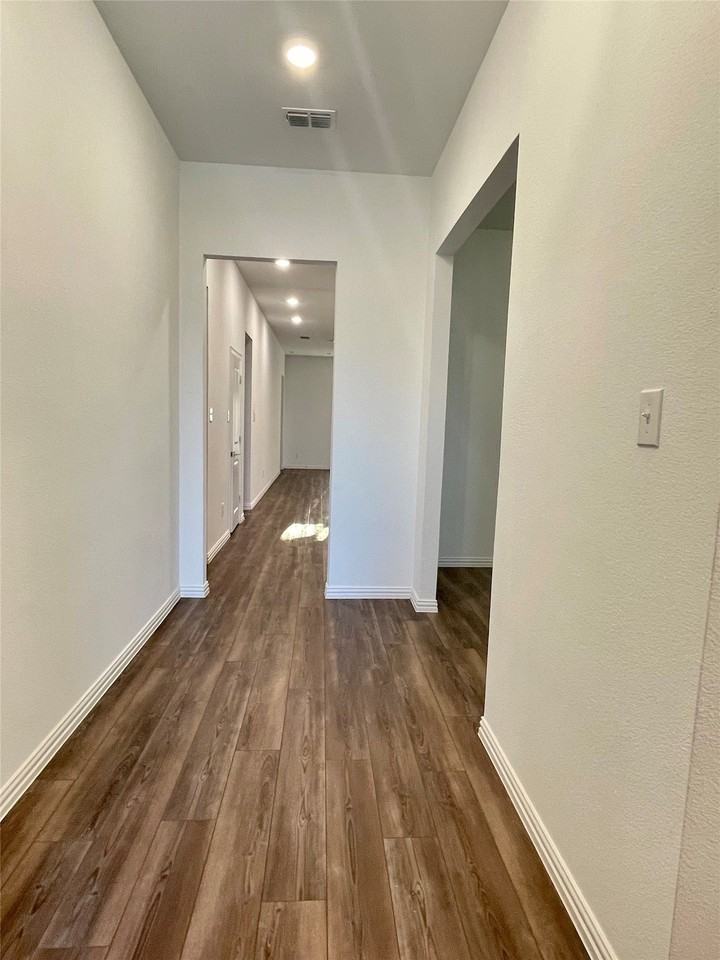 2405 Lovegrass Ln - Photo 2 of 17