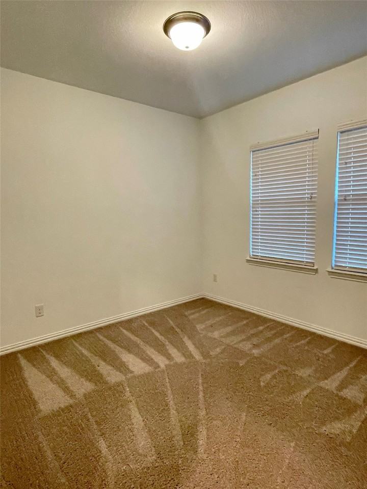 2405 Lovegrass Ln - Photo 3 of 17
