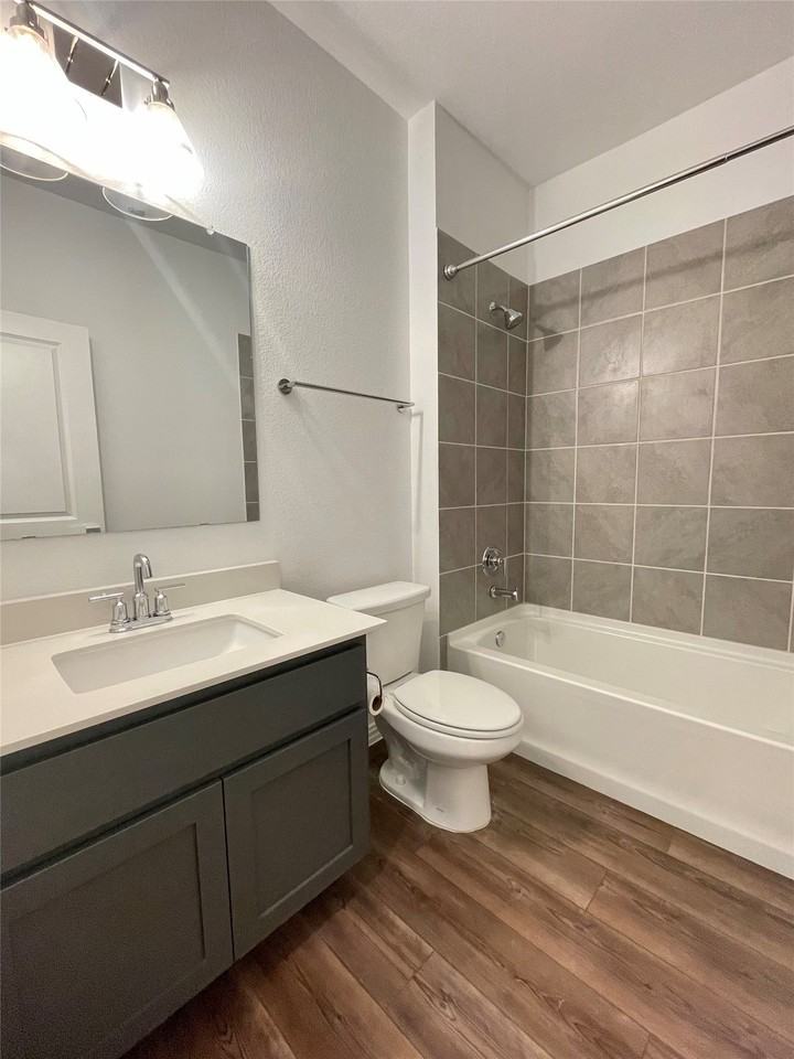 2405 Lovegrass Ln - Photo 4 of 17