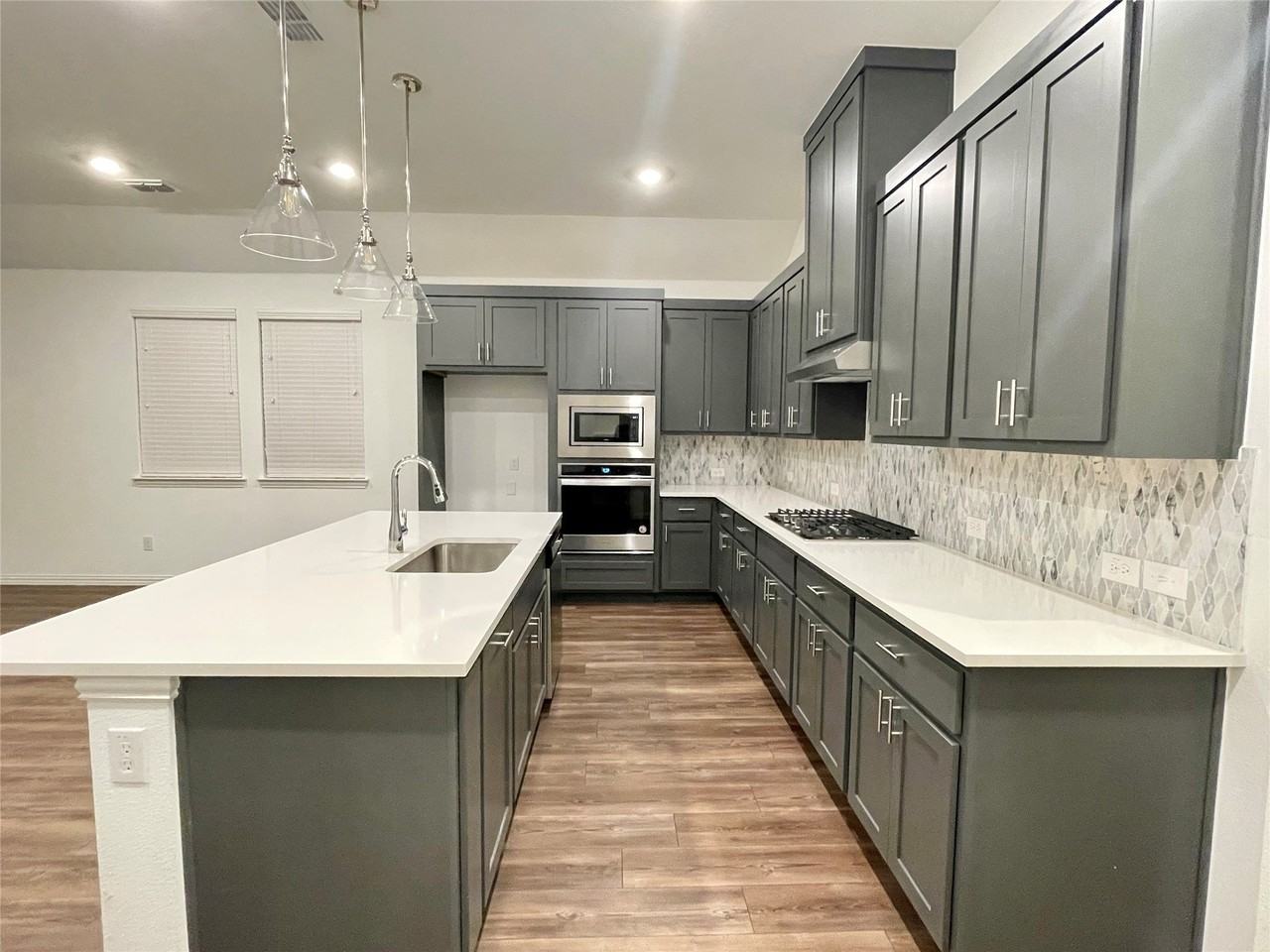 2405 Lovegrass Ln - Photo 5 of 17