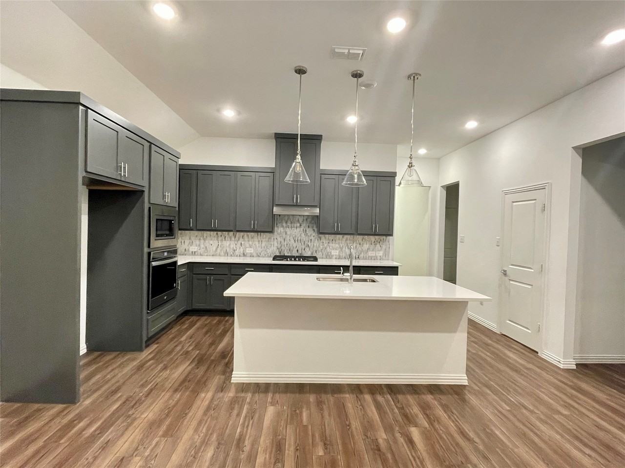 2405 Lovegrass Ln - Photo 6 of 17