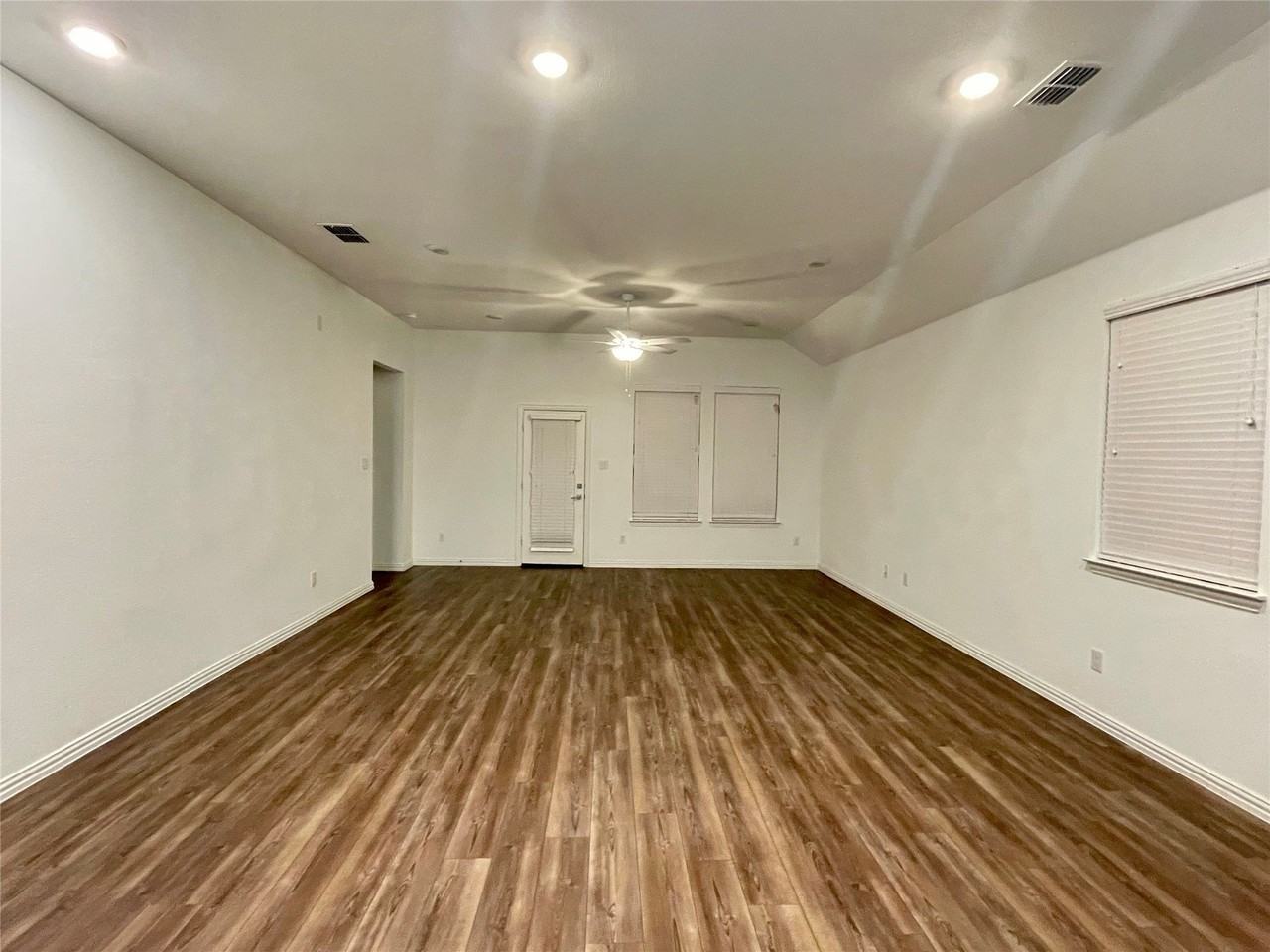 2405 Lovegrass Ln - Photo 7 of 17