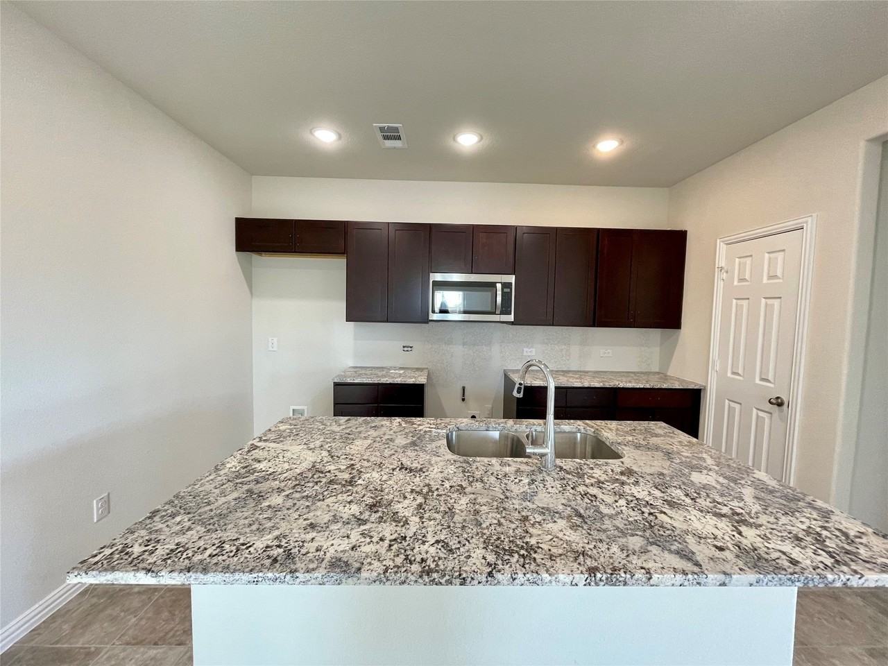 4042 Sparrow Trl - Photo 3 of 13