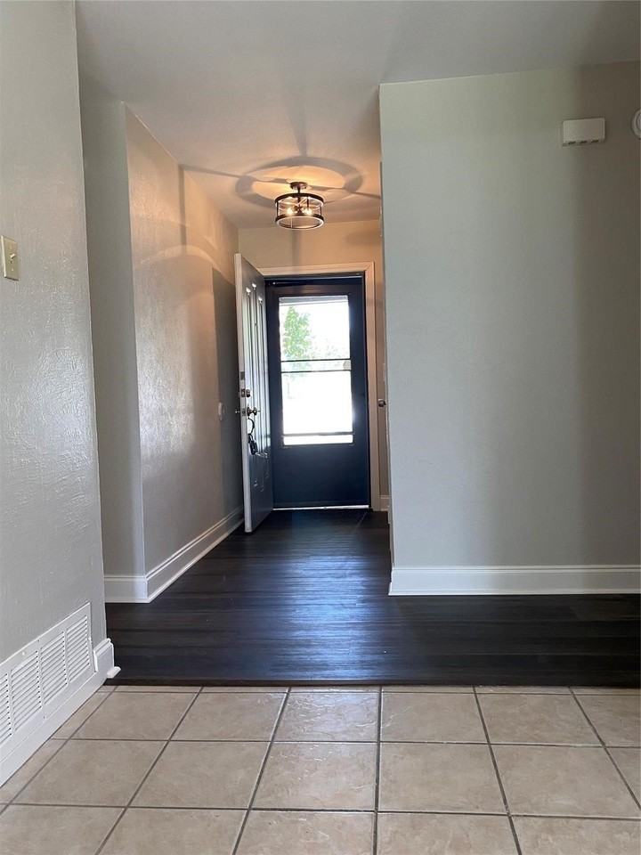 161 S Heartz Rd - Photo 3 of 22