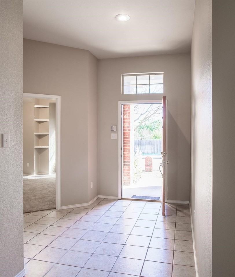 6823 Woodcrest Ln - Photo 4 of 15