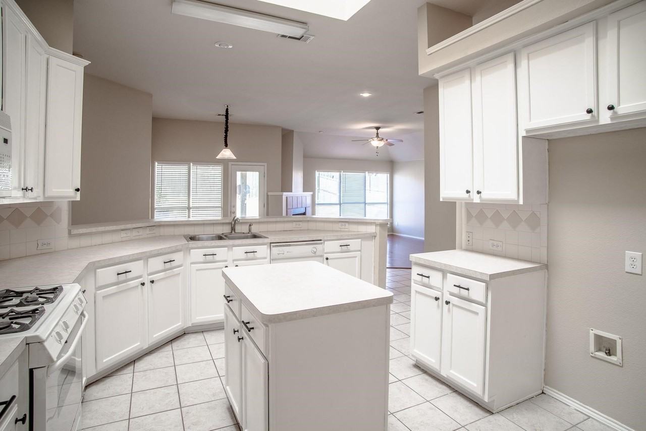 6823 Woodcrest Ln - Photo 5 of 15