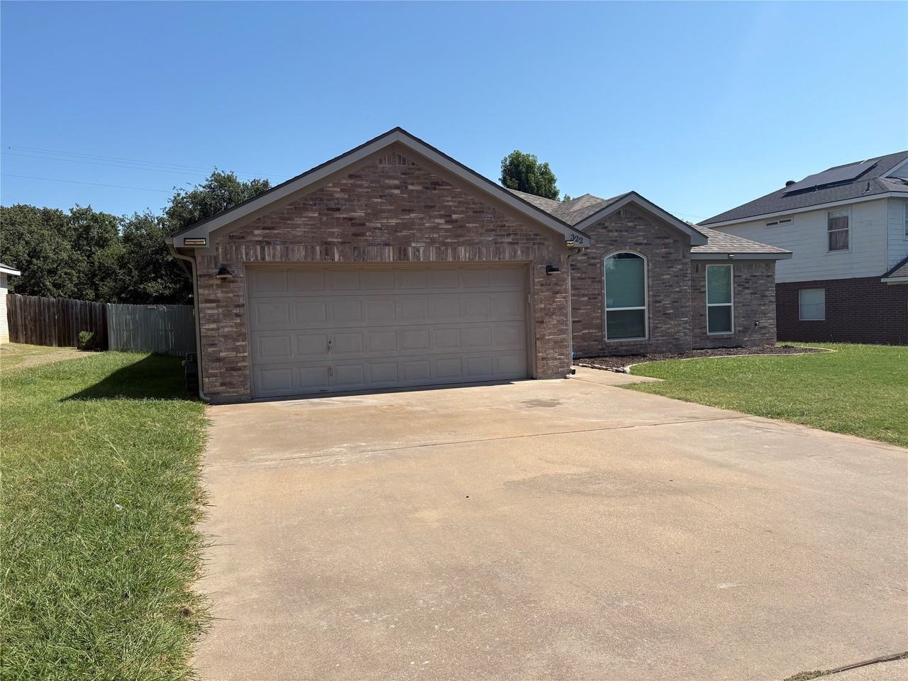 322 Dalhart Dr - Photo 3 of 39