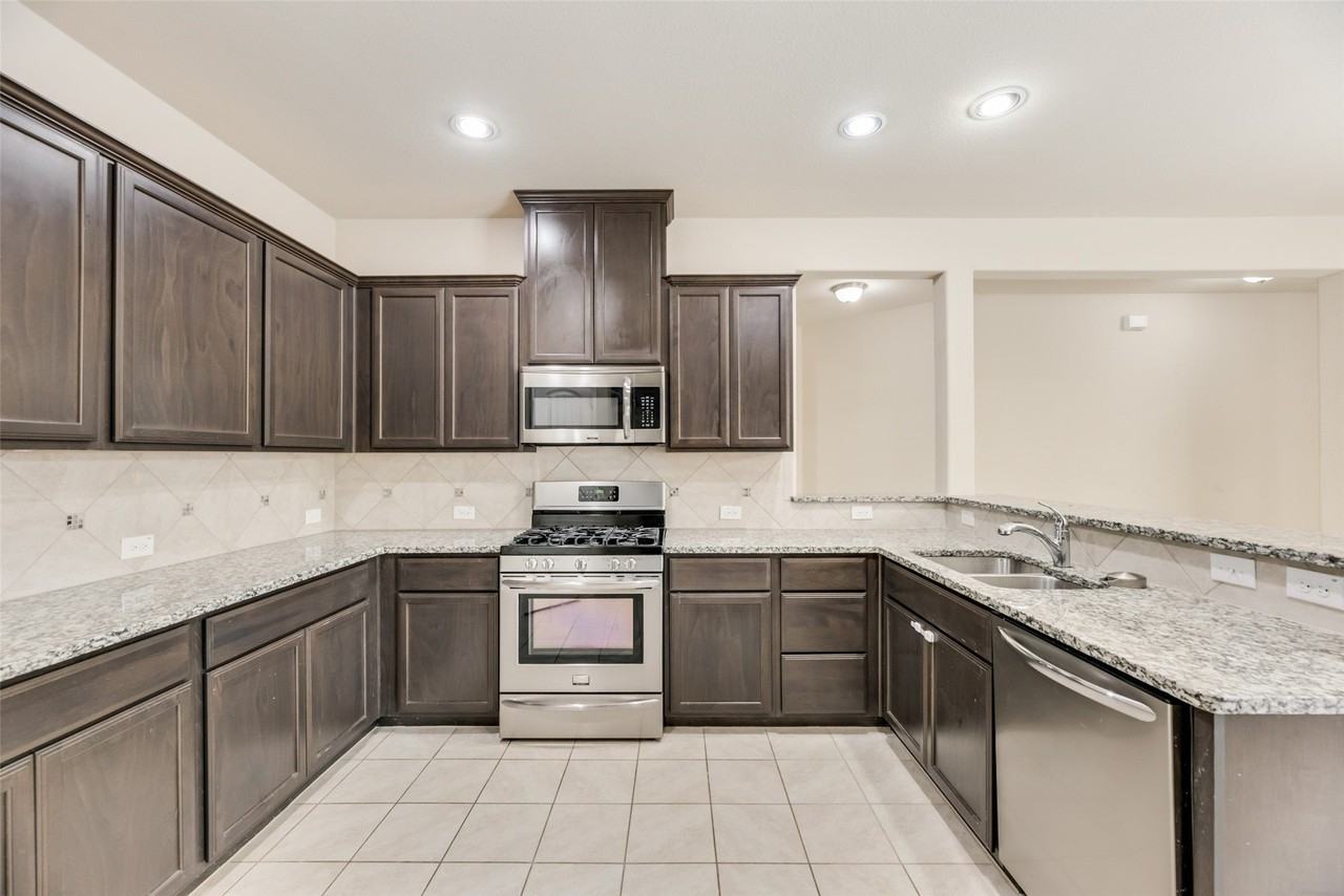 9825 Prairie Dog Ln - Photo 5 of 17