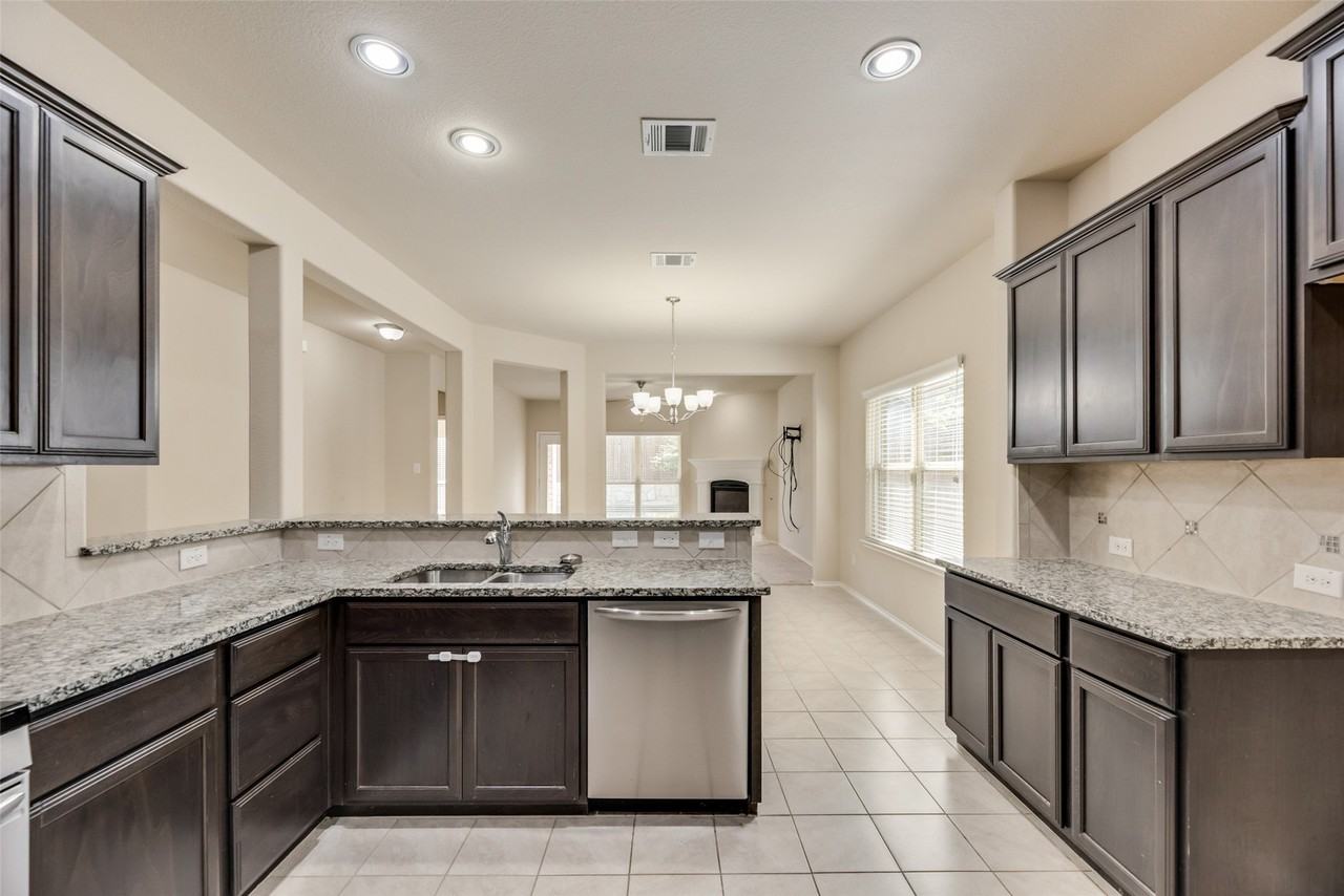 9825 Prairie Dog Ln - Photo 6 of 17
